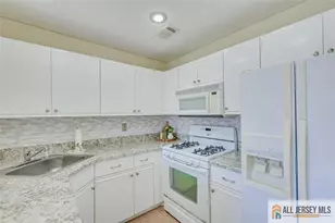 48 Tanglewood Ct, South Brunswick Township, NJ 08852 - Photo 14