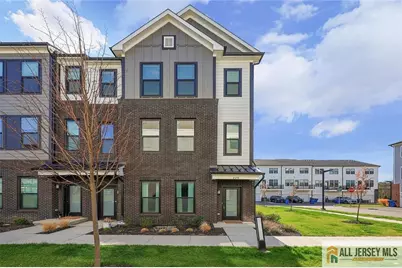 228 Peyton Place #121, New Brunswick, NJ 08901 - Photo 2