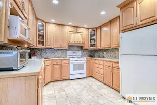 16 Pendleton Pl, Old Bridge Township, NJ 08857 - Photo 8