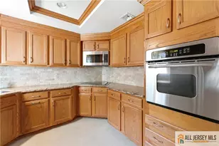 272 Middlebury Ln, Monroe Township, NJ 08831 - Photo 14