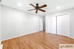 272 Middlebury Ln, Monroe Township, NJ 08831 - Photo 24