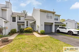 119 Malibu Dr, Eatontown, NJ 07724 - Photo 2
