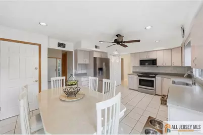 121 W Hill Road, Colonia, NJ 07067 - Photo 10