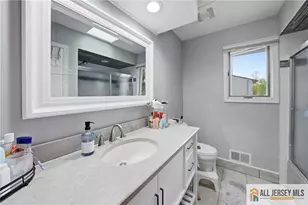 121 W Hill Rd, Colonia, NJ 07067 - Photo 18