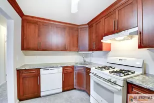 1909 Tanglewood Ct, Helmetta, NJ 08828 - Photo 8