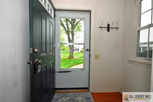 97 Glenwood Ln, Monroe Township, NJ 08831 - Photo 6