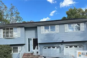 178 Jeff St, Edison, NJ 08837 - Photo 1