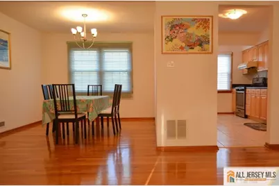 8 Sherwood Road, Edison, NJ 08820 - Photo 2