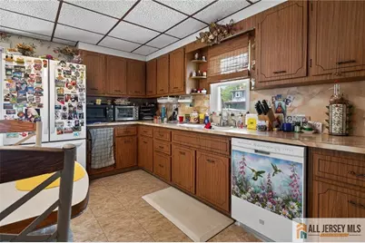 7 W James Place, Iselin, NJ 08830 - Photo 2