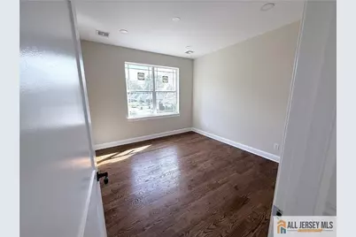 28 S McKinley Avenue, Iselin, NJ 08830 - Photo 18