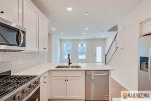 317 Sadie Cir, New Brunswick, NJ 08901 - Photo 12