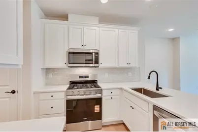 317 Sadie Circle, New Brunswick, NJ 08901 - Photo 10