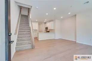 323 Sadie Cir, New Brunswick, NJ 08901 - Photo 4