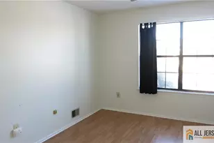 363 Lancaster Ct, Piscataway Township, NJ 08854 - Photo 4