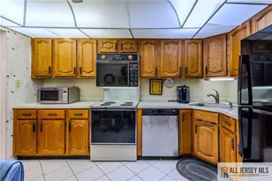 4 Martin Van Buren Dr, Monroe Township, NJ 08831 - Photo 8
