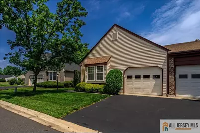 4 Martin Van Buren Drive #B, Monroe Township, NJ 08831 - Photo 2