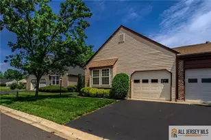 4 Martin Van Buren Dr, Monroe Township, NJ 08831 - Photo 2
