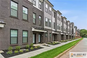 311 Sadie Cir, New Brunswick, NJ 08901 - Photo 2