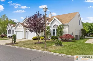 30 Wellington Pl, Monroe Township, NJ 08831 - Photo 2