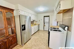 144 Beverly Hl Ter, Woodbridge Township, NJ 07095 - Photo 2