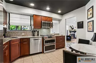 2 Park Gate Dr, Edison, NJ 08820 - Photo 10