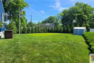 2 Monaghan Rd, Edison, NJ 08817 - Photo 16