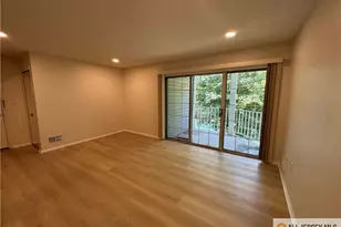 7 Sheffield Ct, North Brunswick Township, NJ 08902 - Photo 4
