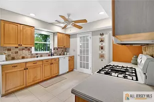 3 Driftwood Ct, Monroe Township, NJ 08831 - Photo 10