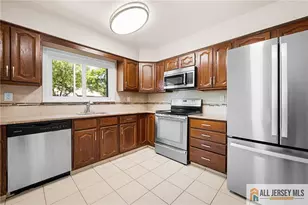 2 John Tyler Ct, Monroe Township, NJ 08831 - Photo 12