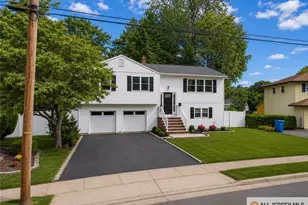 31 Shearn Dr, Middlesex, NJ 08846 - Photo 2