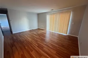 601 Sunshine Ct, Sayreville, NJ 08859 - Photo 2