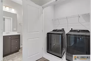 707 Greenland Square, Highland Park, NJ 08904 - Photo 24
