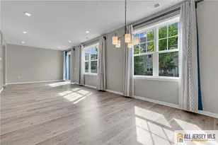 707 Greenland Square, Highland Park, NJ 08904 - Photo 6
