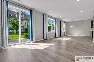 707 Greenland Square, Highland Park, NJ 08904 - Photo 4