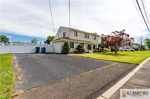 16 W Susan St, Hazlet Township, NJ 07730 - Photo 4