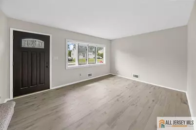 16 Tappan Avenue, Trenton, NJ 08690 - Photo 4
