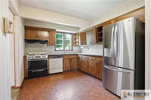 11 Reo Ct, Colonia, NJ 07067 - Photo 12