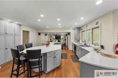 6 Limoli Court, Edison, NJ 08820 - Photo 20