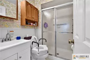 403 Peach St, Avenel, NJ 07001 - Photo 16