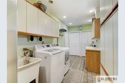 8 Willis Court, East Brunswick Township, NJ 08816 - Photo 12