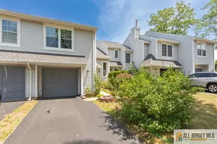 73 Malibu Dr, Eatontown, NJ 07724 - Photo 2