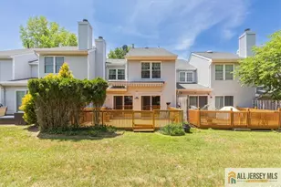 73 Malibu Dr, Eatontown, NJ 07724 - Photo 4
