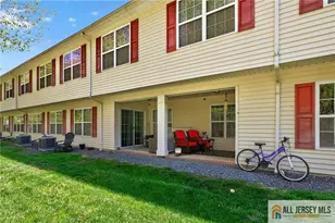 1109 Morning Glory Dr, Monroe Township, NJ 08831 - Photo 4
