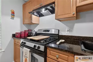 1109 Morning Glory Dr, Monroe Township, NJ 08831 - Photo 8