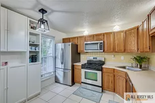19 Folkstone Ct, North Brunswick Township, NJ 08902 - Photo 8