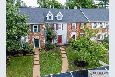 19 Folkstone Court, North Brunswick Township, NJ 08902 - Photo 2