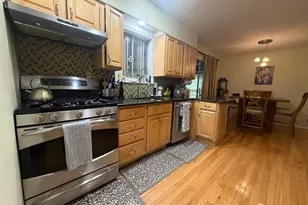 652 Holly Ln, North Brunswick Township, NJ 08902 - Photo 4