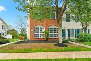 32 Cabot Way, Franklin Township, NJ 08823 - Photo 2
