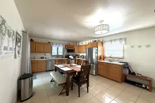 39 Stratford Rd, East Brunswick Township, NJ 08816 - Photo 2