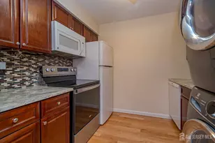 70-10 Prospect St, Metuchen, NJ 08840 - Photo 8